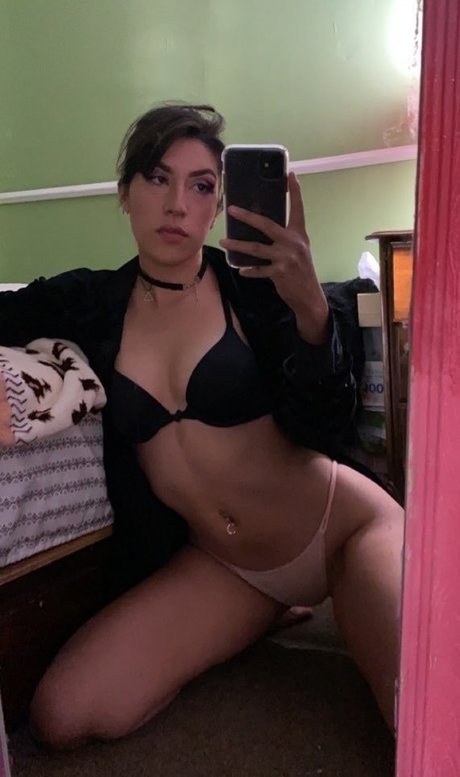 tsuk kai hot actress pic