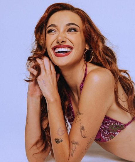 Olivia O Brien porn model photos