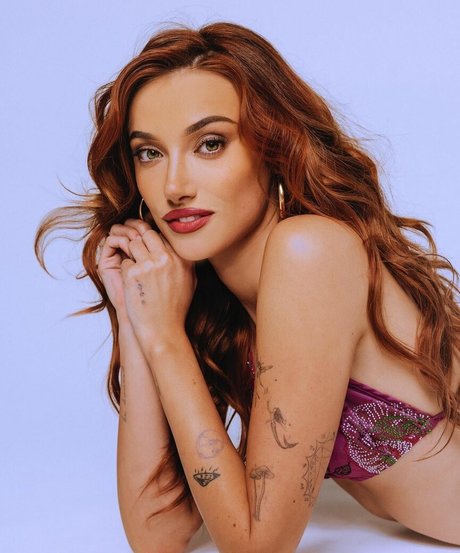 Olivia O Brien pretty model galleries