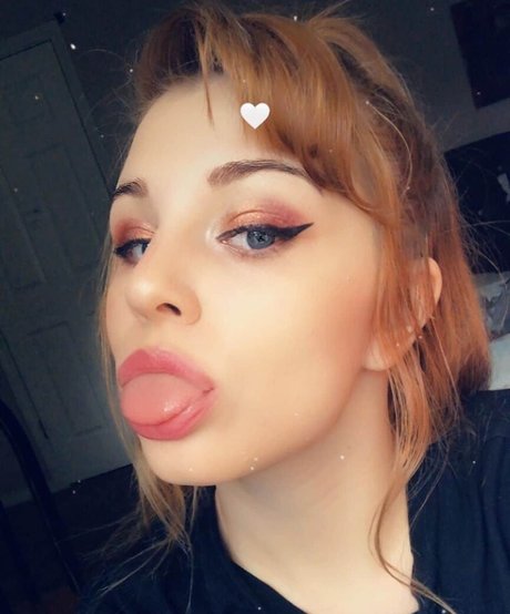 Elsalmorton nude star img