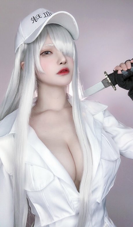 Senya Miku star nude picture