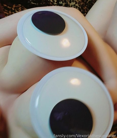 Vexoriathesuneater model pornographic pic