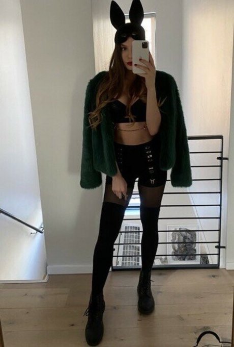 Lexiidomme nude model image