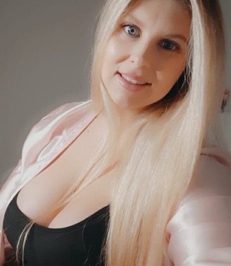 Stormy Dawn naked model archive