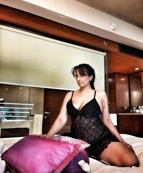 Hansa Singh xxx model pictures