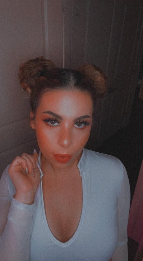 Alexis Pierce model erotic image