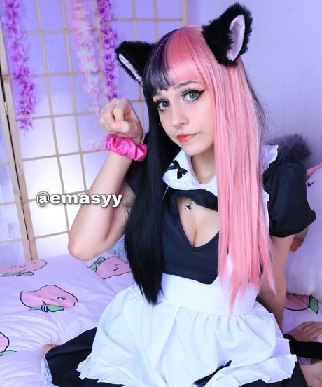 Emasyy nudes model img