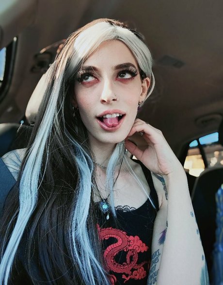 tragic rhiannon hd star pic