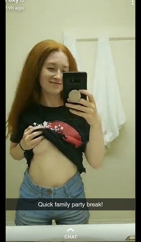 fabledfoxy model nude photo