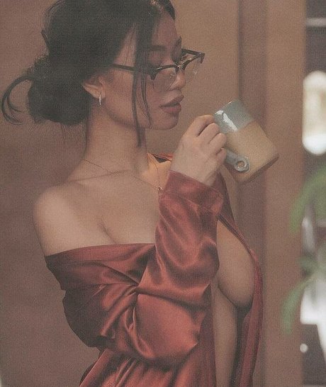 Ellie Lou star high quality image