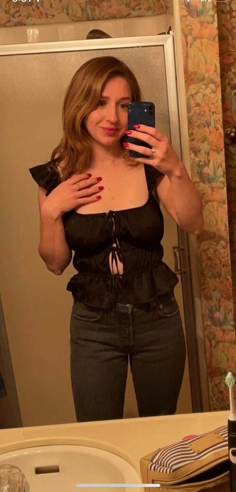 Robynator23 perfect star pic