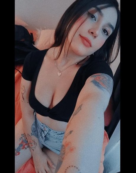 camilufer pornstar naked pic