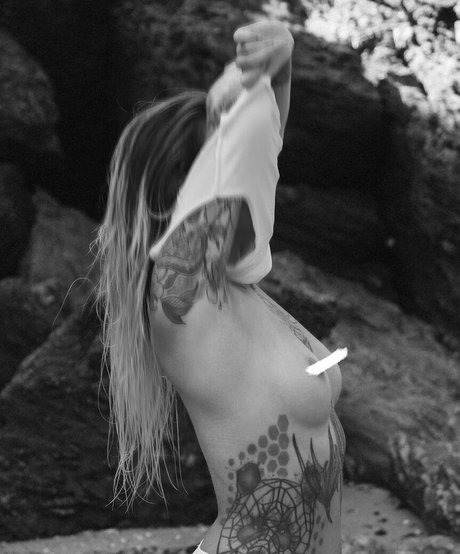 pandatylr nude model pictures