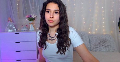 Sabina Zara star beautiful pic