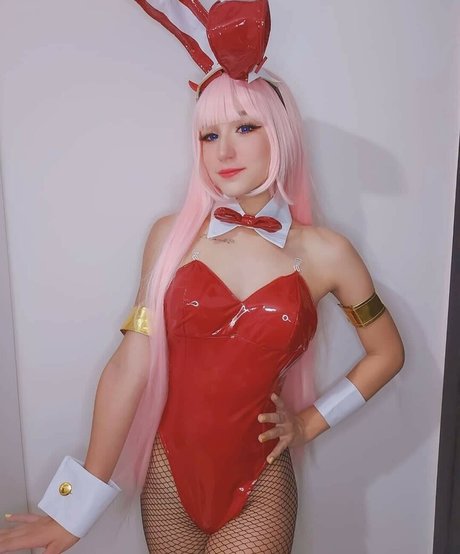 Mia Pon art model pic