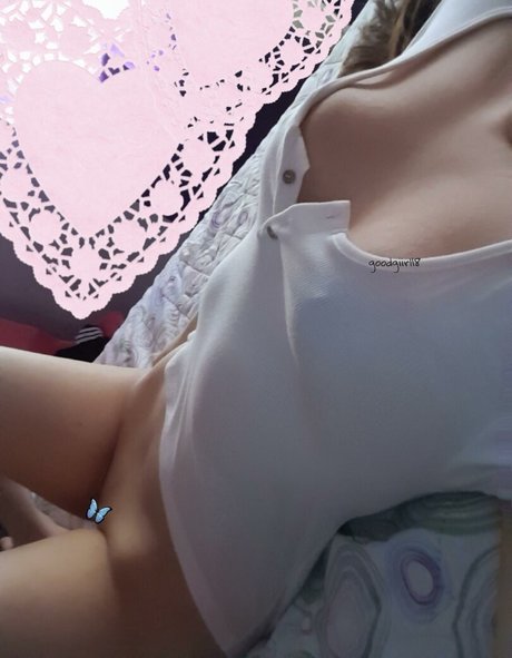 GoodGiirl18 pornstar exclusive pic