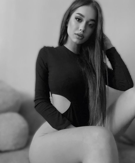 Sophia Adamova naked model picture