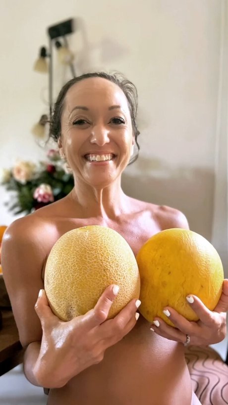 Kino MacGregor nude model picture