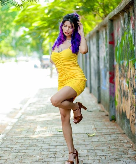 bossgirlannie star top photo