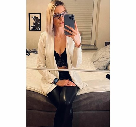 mooni xy hot model img