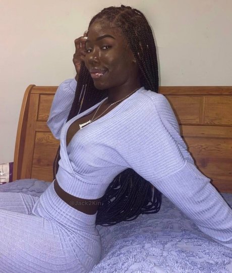 Cyn Kaine adult model pic