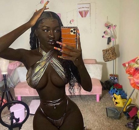 Cyn Kaine star sexy photos