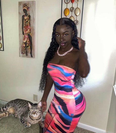 Cyn Kaine nice pornstar image