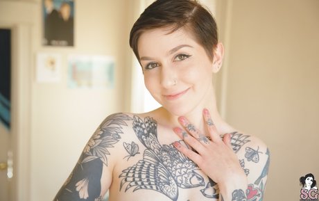 Femme Puppy pornstar hot pics