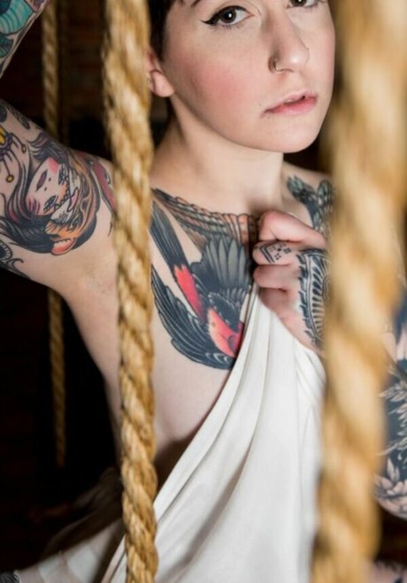 Femme Puppy porn actress img