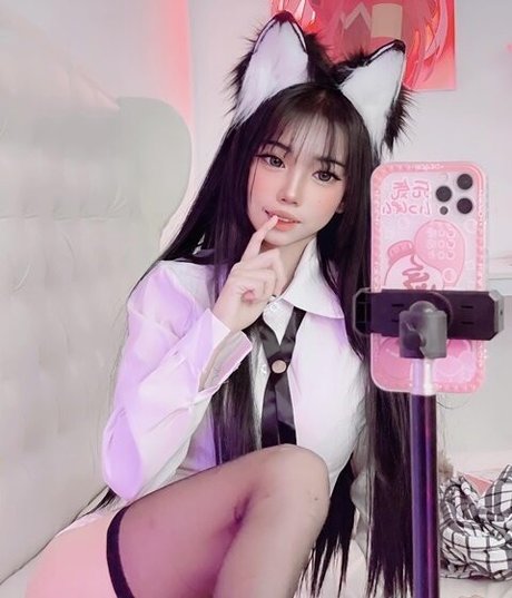 Akari adult model pictures