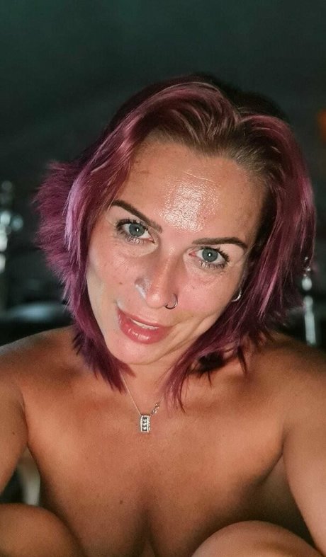 ukhotwife naked actress photos