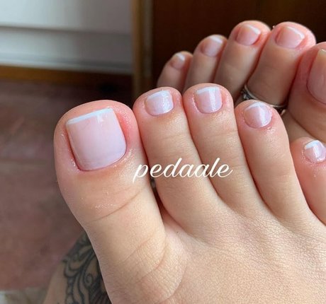 Pedaale nudes model image