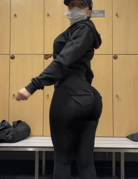 Akirayass erotic model pictures