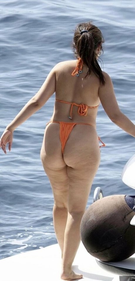 Camilla Cabelo sexy actress pictures