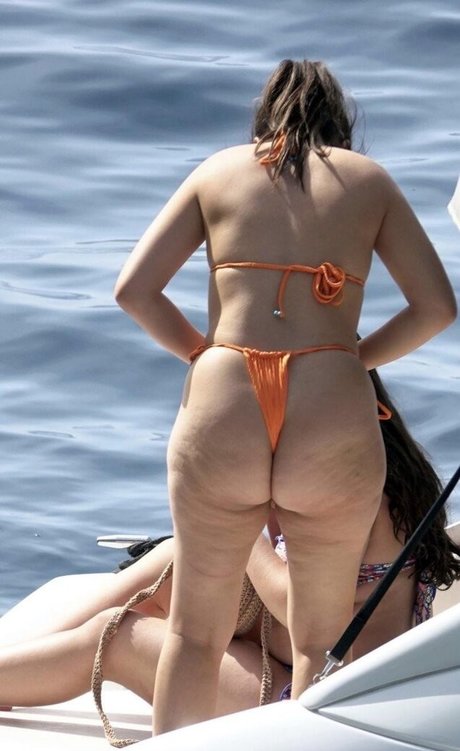 Camilla Cabelo model free photos