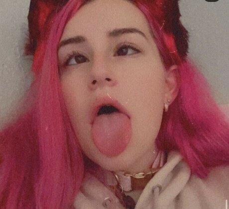 strawburrykitten best model picture