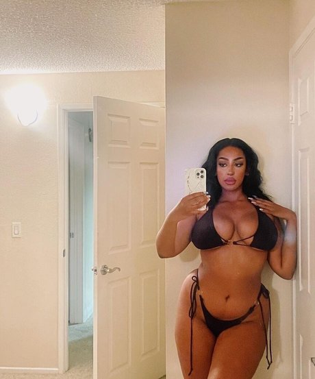 iLLi y star nudes galleries