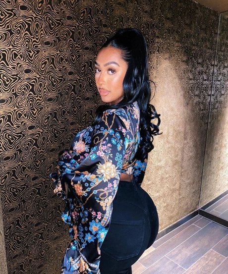 iLLi y beautiful actress gallery