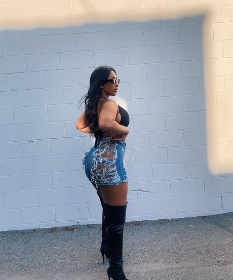 iLLi y hd pornstar pictures