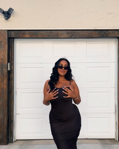 iLLi y nudes model images