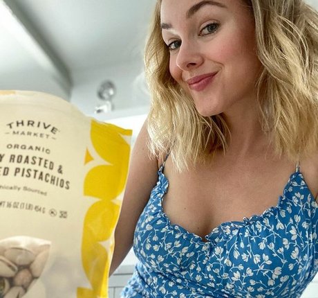 Abigail Klein model exclusive img