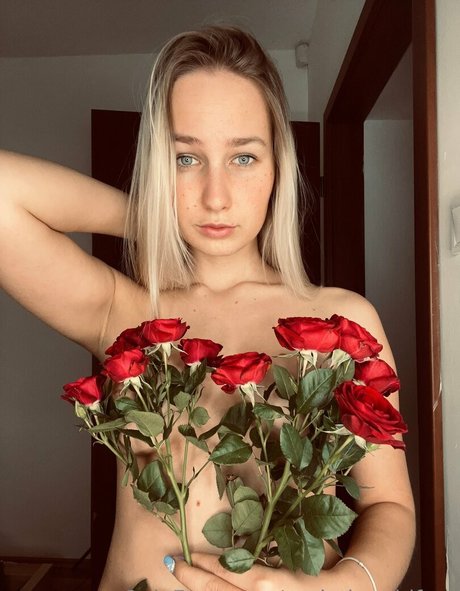 realmiagoldfree exclusive model photo