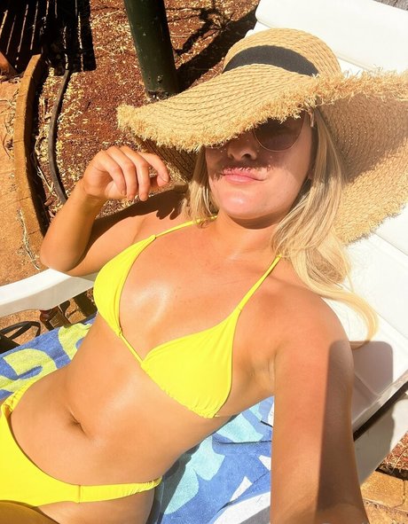 Perth Girls star pretty pics