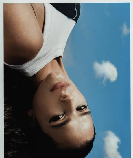 Bruna Marquezine Profile pic