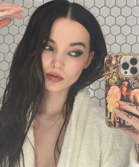 Dove Cameron sexy model pics