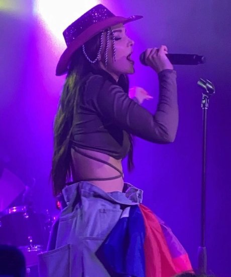 Dove Cameron Profile pic