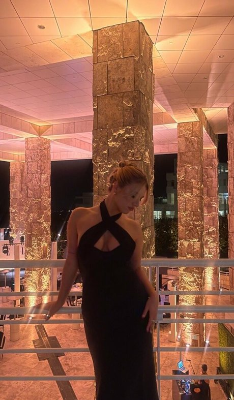 Mackenzie Ziegler pornstar nice pictures