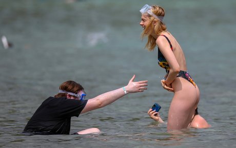 lesbian sex onlyfans pornographic pic