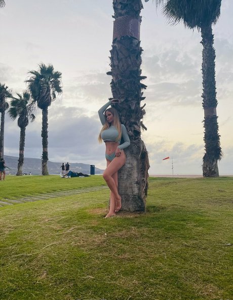 miss dawn99 nude pornstar pics