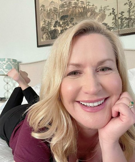 Angela Kinsey beautiful actress photos
